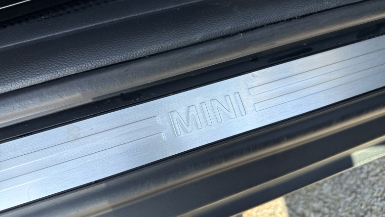 MINI Hatchback 1.5 Cooper Classic 3dr Petrol Hatchback